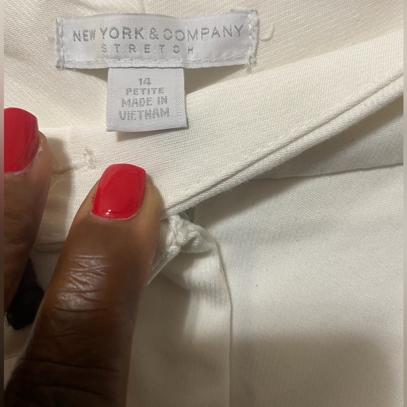 New York Company Stretch White Cropped Pants - Picture 4 of 4